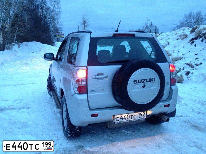 Фото автомобиля SUZUKI GRAND VITARA, 2008 — госномер Е440ТС199. Цвет: Серебристый