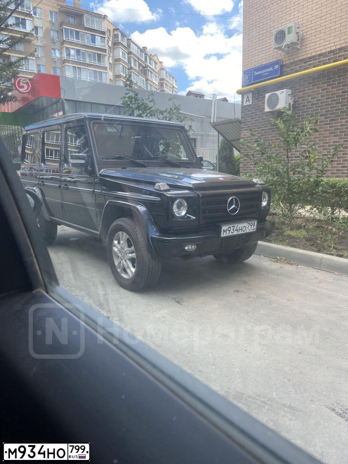 Фото автомобиля MERCEDES G-KLASSE, 2010 — госномер М934НО799. Цвет: ЧЕРНЫЙ