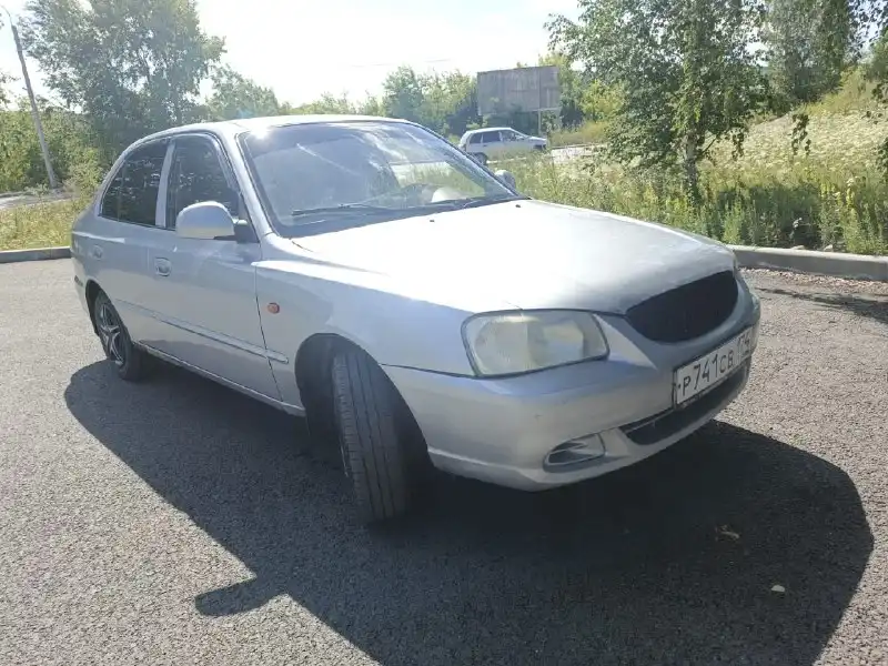 Фото автомобиля TAGAZ ACCENT, 2008 — госномер Р741СВ174. Цвет: Серебристый