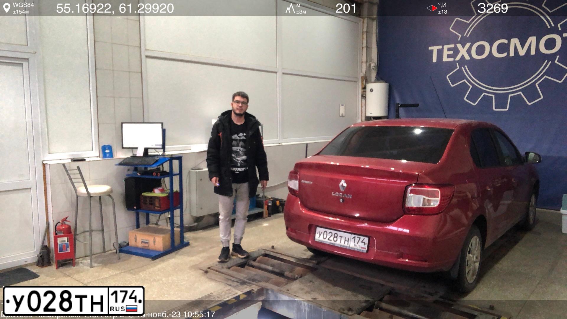 Фото автомобиля RENAULT LOGAN, 2014 — госномер У028ТН174. Цвет: КРАСНЫЙ