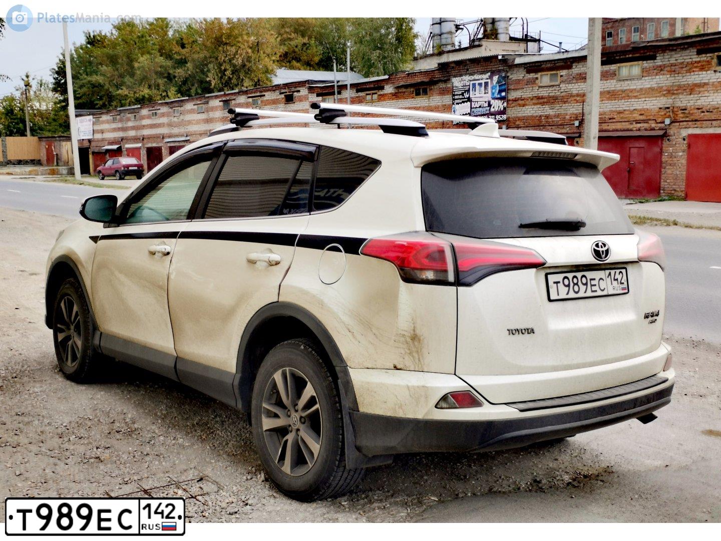 Фото автомобиля TOYOTA RAV4, 2016 — госномер М557МС154. Цвет: БЕЛЫЙ ПЕРЛАМУТР