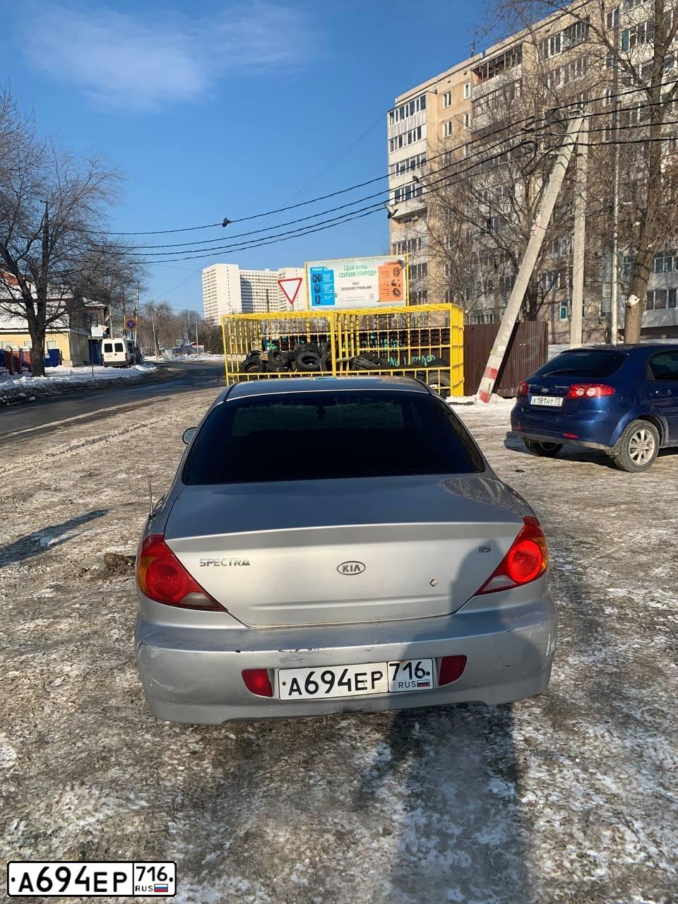 Фото автомобиля KIA SPECTRA, 2006 — госномер А694ЕР716. Цвет: алмазное серебро (белый)