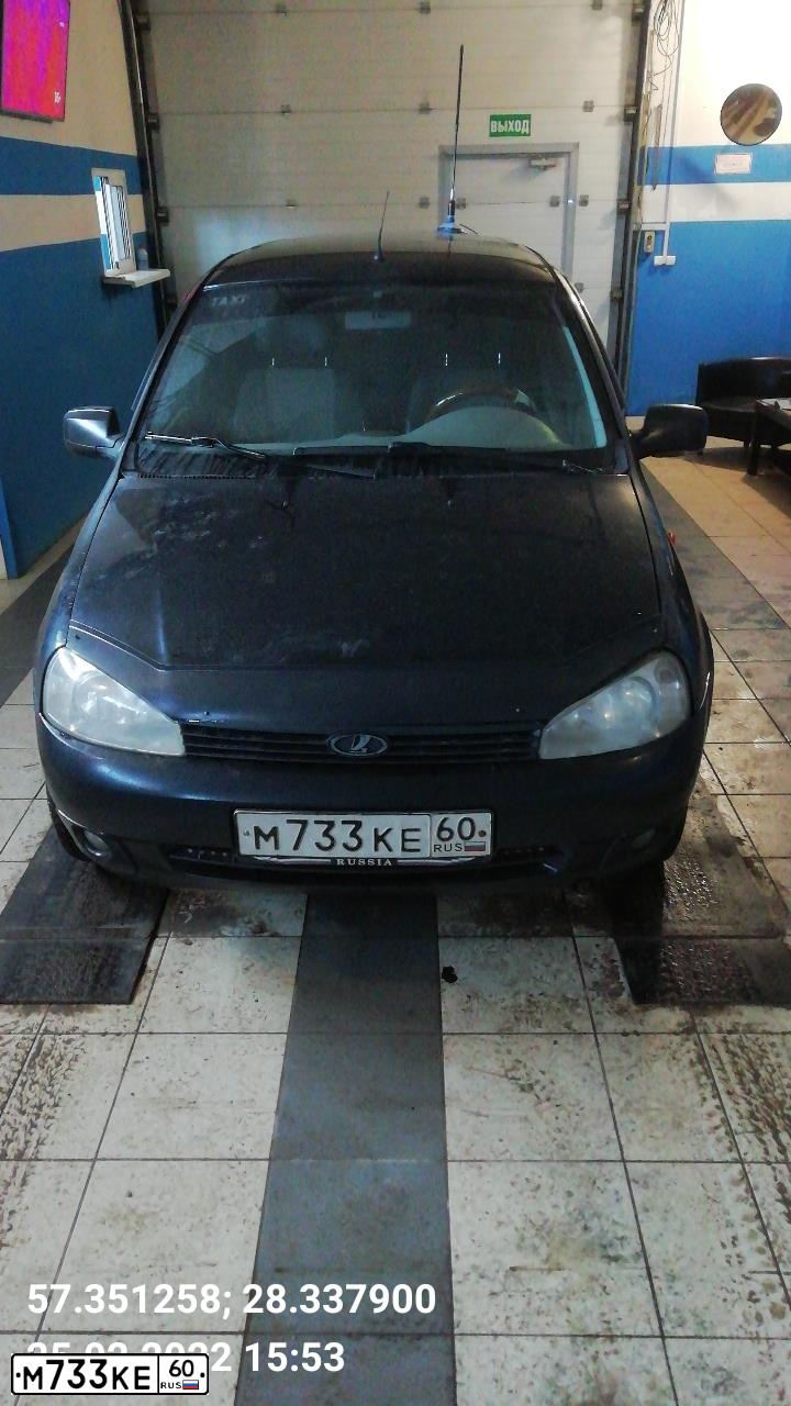 Фото автомобиля LADA 1117 KALINA, 2012 — госномер М733КЕ60. Цвет: Сине-Черный