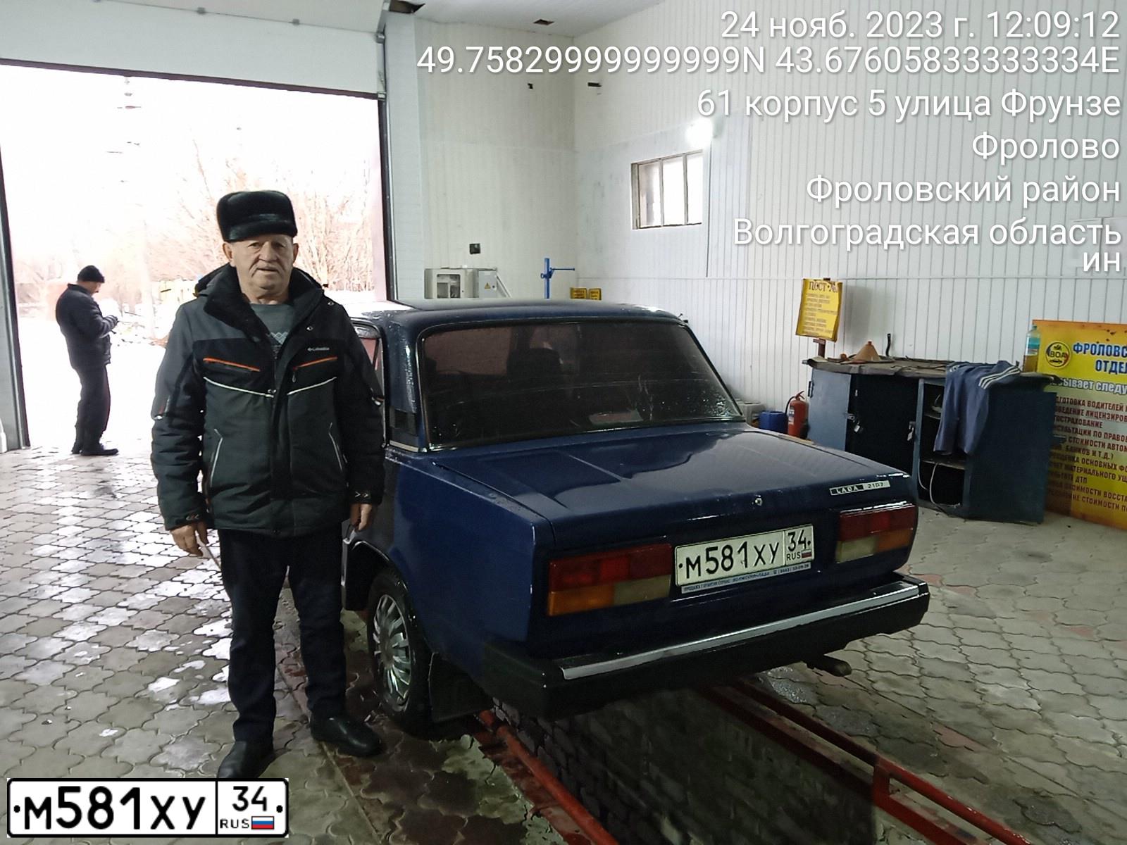 Фото автомобиля VAZ 2107 LADA, 2008 — госномер М581ХУ34. Цвет: СИНЕ ЗЕЛЕНЫЙ