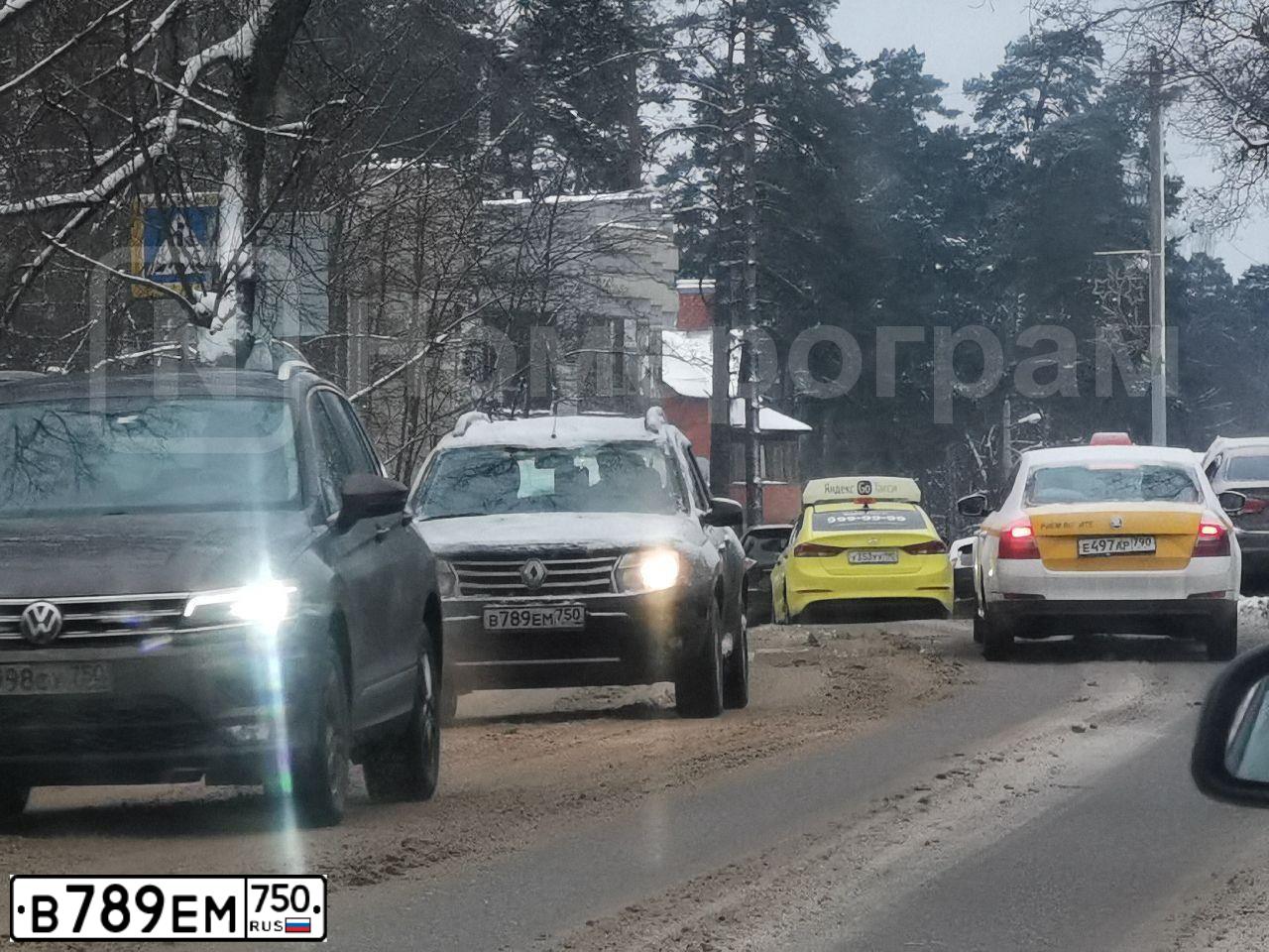 Фото автомобиля RENAULT DUSTER, 2014 — госномер В789ЕМ750. Цвет: ЧЕРНЫЙ