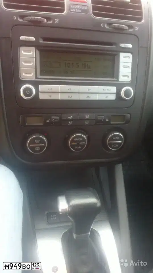 Фото автомобиля VOLKSWAGEN JETTA, 2007 — госномер М949ВО123. Цвет: СЕРЕБРИСТЫЙ