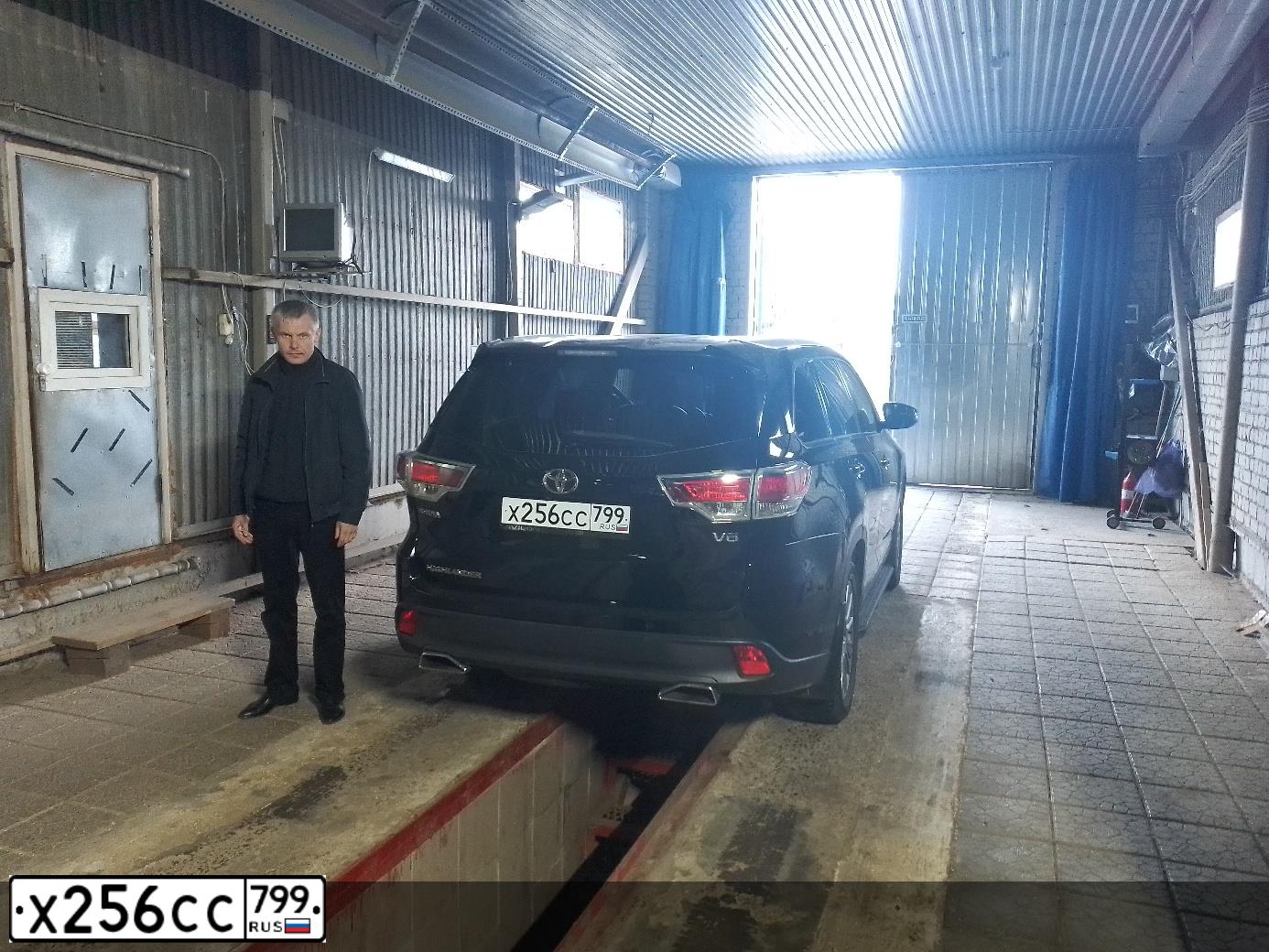 Фото автомобиля TOYOTA HIGHLANDER, 2014 — госномер Т662ТМ33. Цвет: ЧЕРНЫЙ