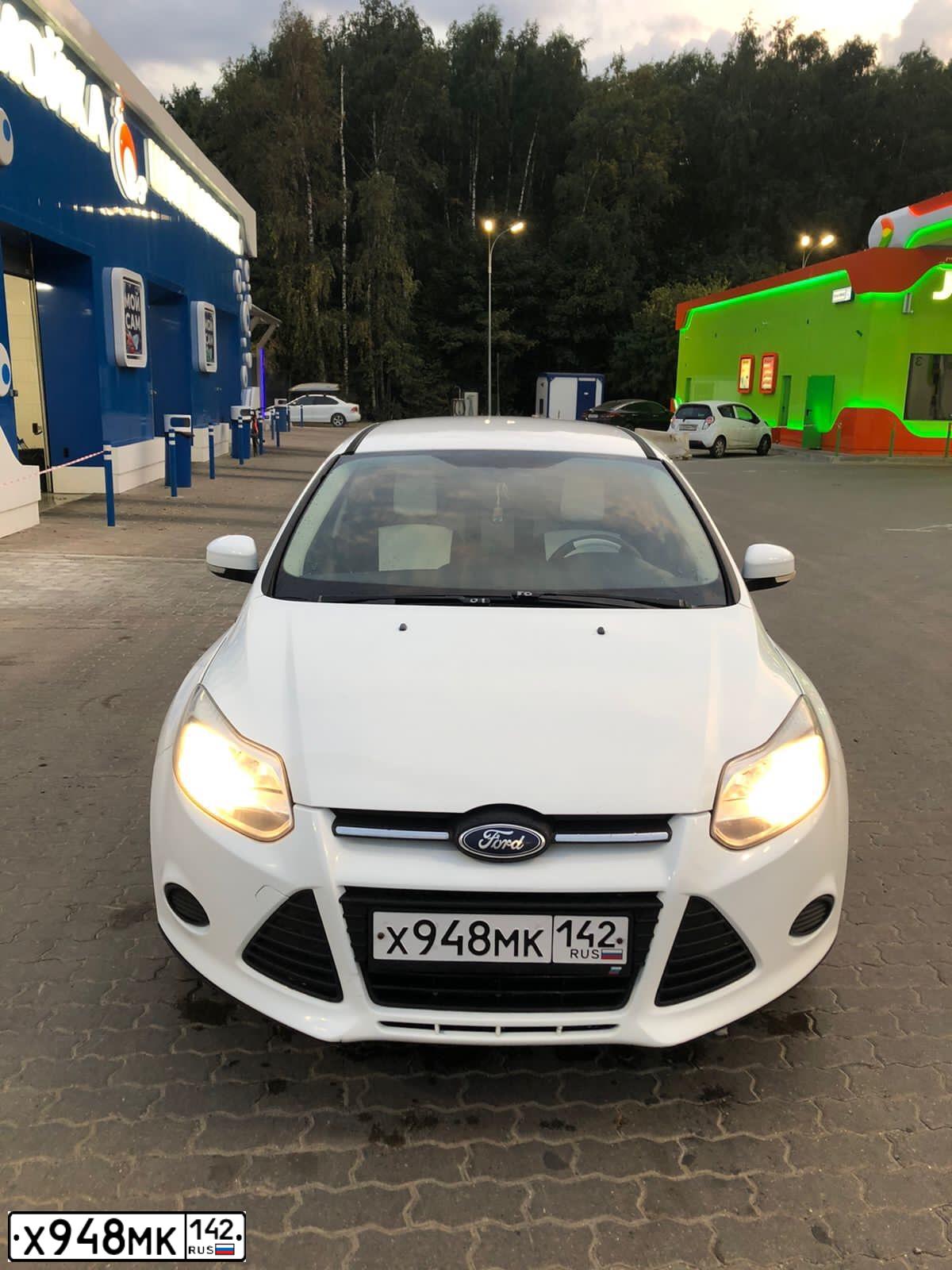 Фото автомобиля FORD FOCUS, 2012 — госномер А600АВ761. Цвет: Белый