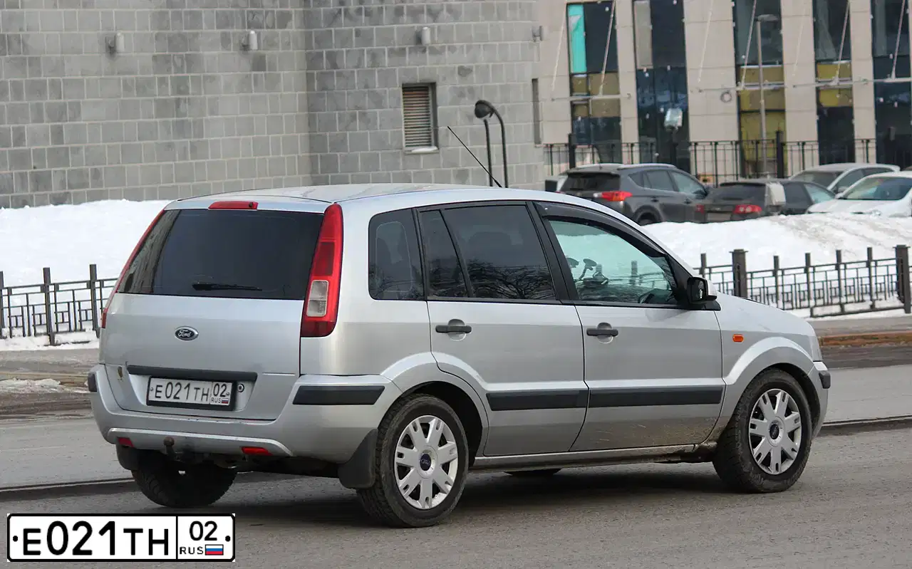Фото автомобиля FORD FUSION, 2008 — госномер Т278МР178. Цвет: серебристый