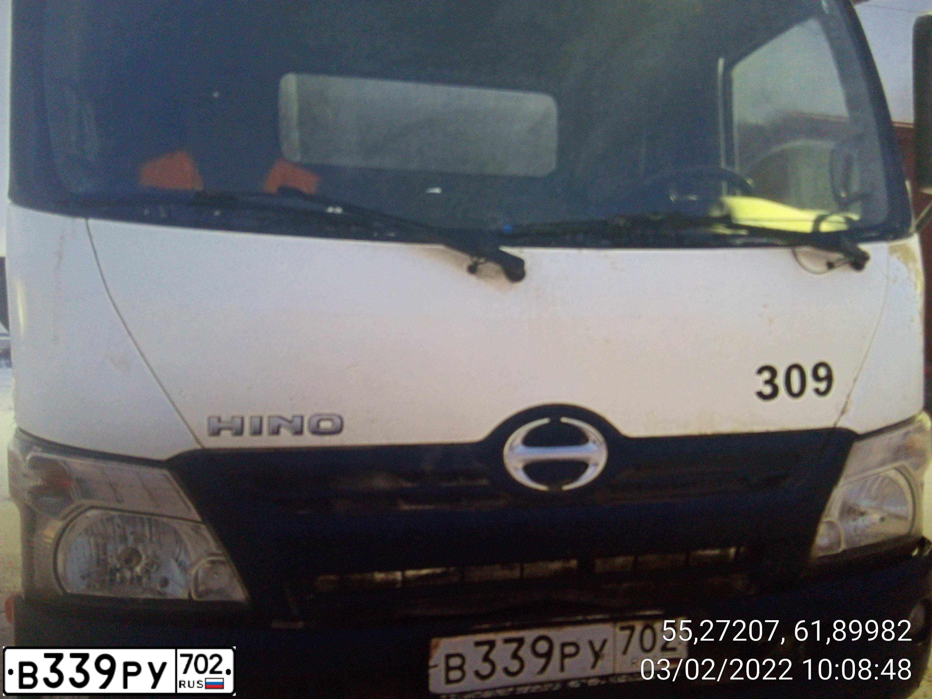 Фото автомобиля HINO 300-SERIE, 2013 — госномер В339РУ702. Цвет: Белый