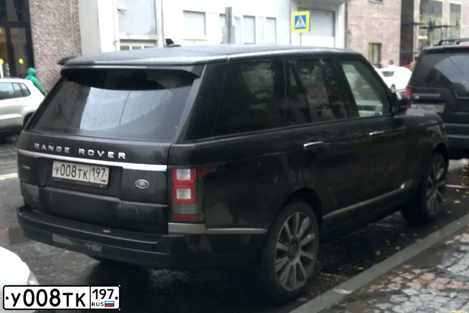 Фото автомобиля LANDROVER RANGE ROVER, 2018 — госномер Н565МУ799. Цвет: БЕЛЫЙ