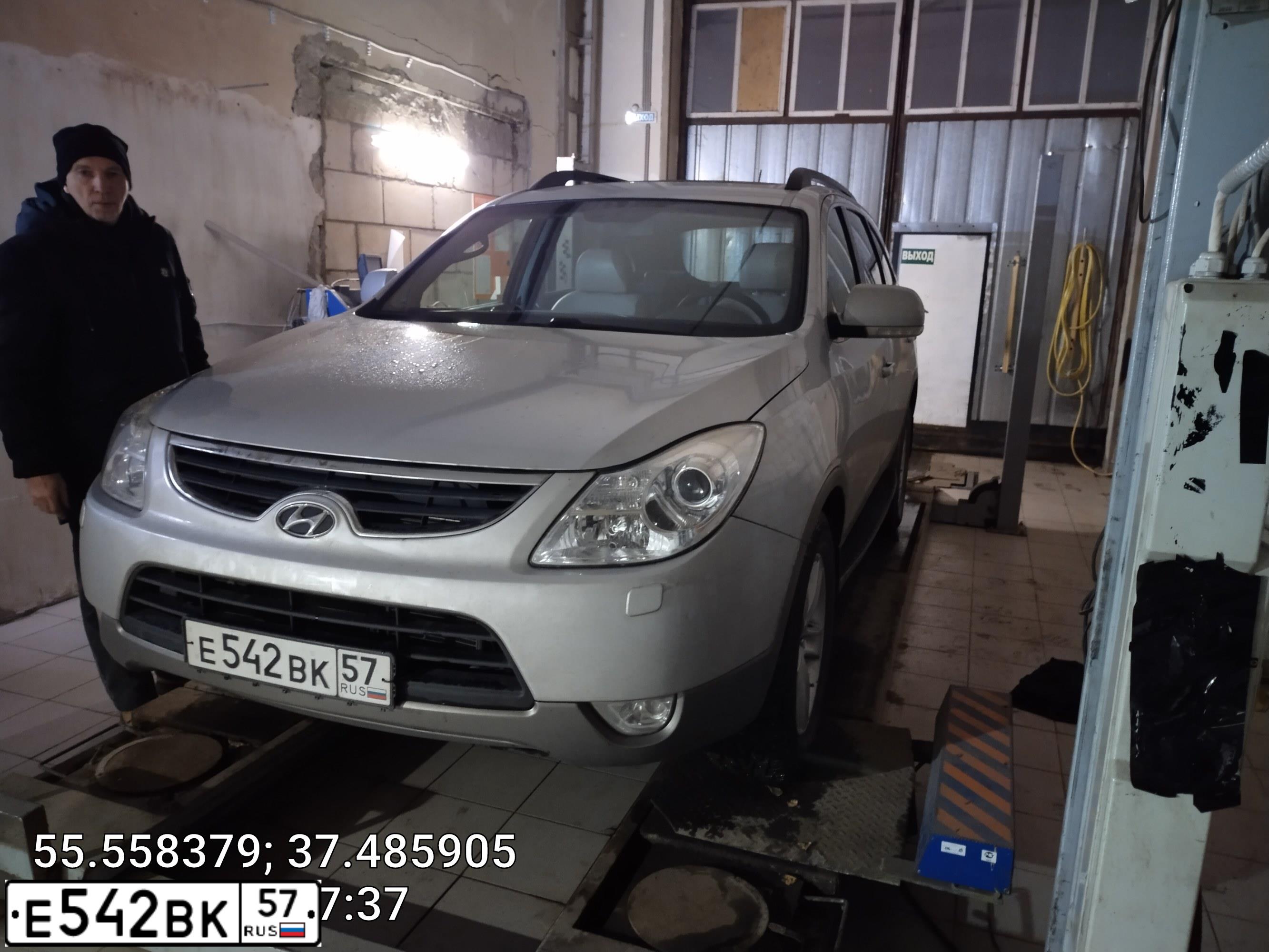 Фото автомобиля HYUNDAI IX55, 2011 — госномер Т253ТЕ790. Цвет: Серебристый