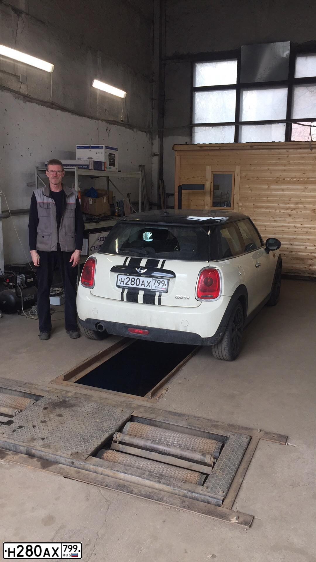Фото автомобиля MINI MINI COOPER, 2017 — госномер О172ВО797. Цвет: Белый