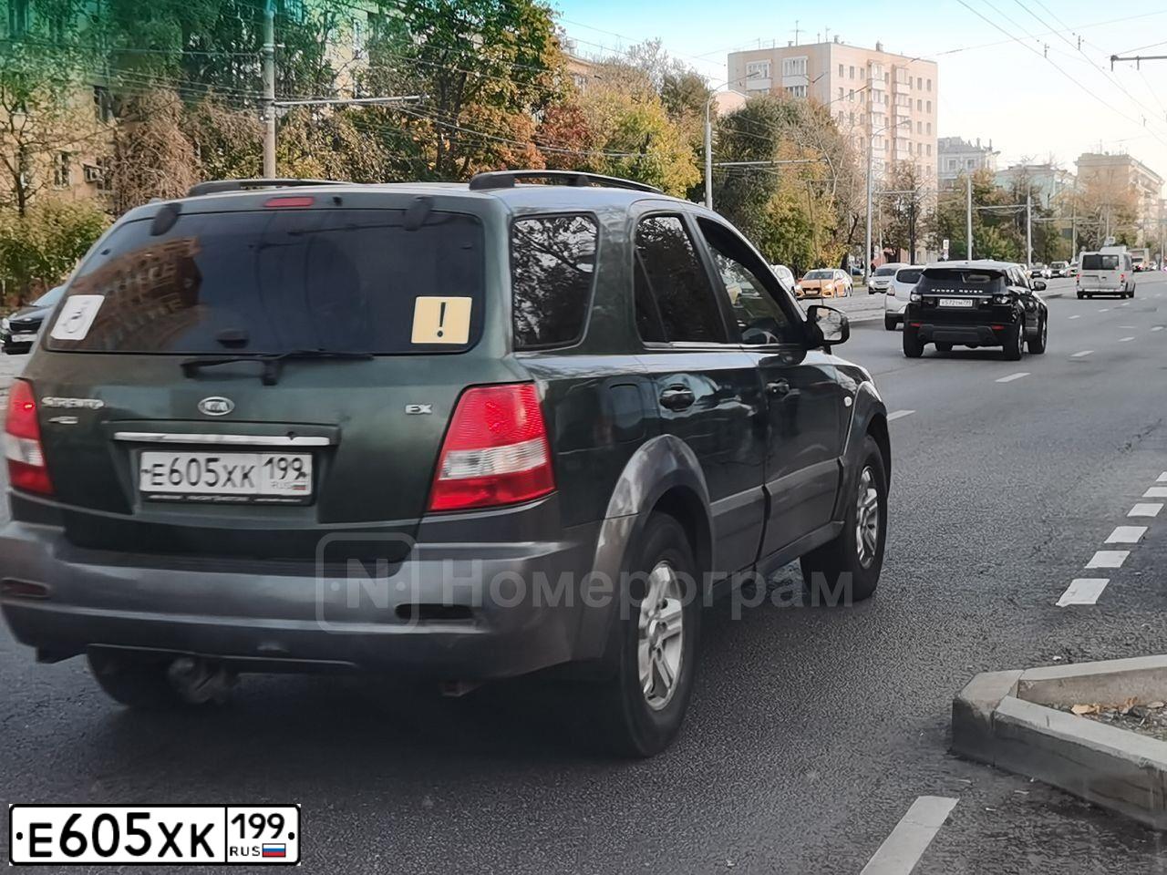 Фото автомобиля KIA SORENTO, 2005 — госномер М881ВВ799. Цвет: ЗЕЛЕНЫЙ