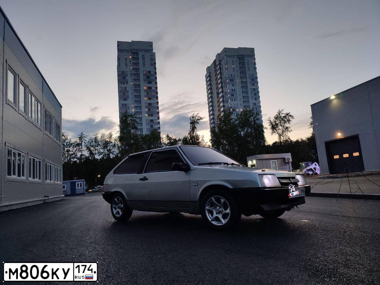 Фото автомобиля LADA 2108 SAMARA, 2000 — госномер В320СК196. Цвет: СВЕТЛО-СЕРЫЙ