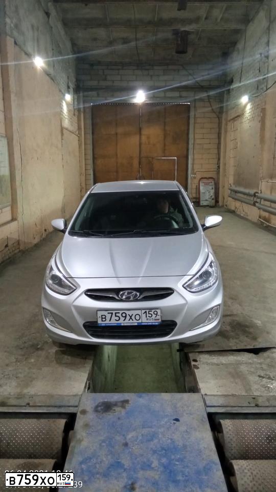 Фото автомобиля HYUNDAI SOLARIS, 2013 — госномер В759ХО159. Цвет: СЕРЕБРИСТЫЙ