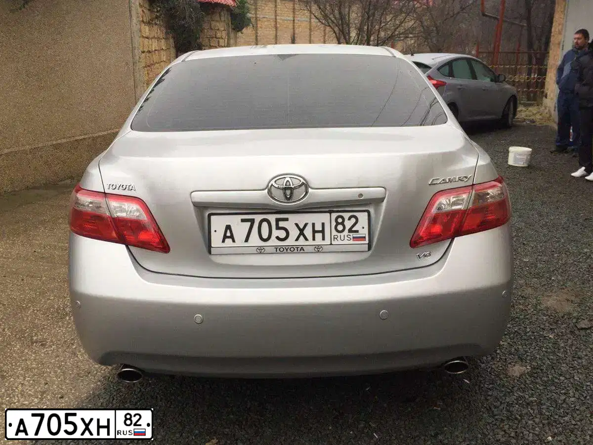 Фото автомобиля TOYOTA CAMRY, 2007 — госномер К090АА123. Цвет: Серебристый