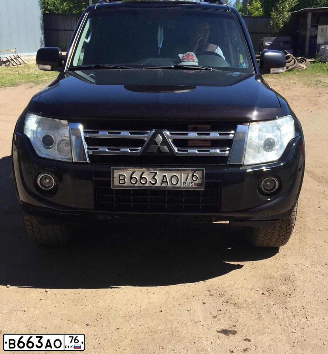 Фото автомобиля MITSUBISHI PAJERO, 2011 — госномер В663АО76. Цвет: ЧЕРНЫЙ