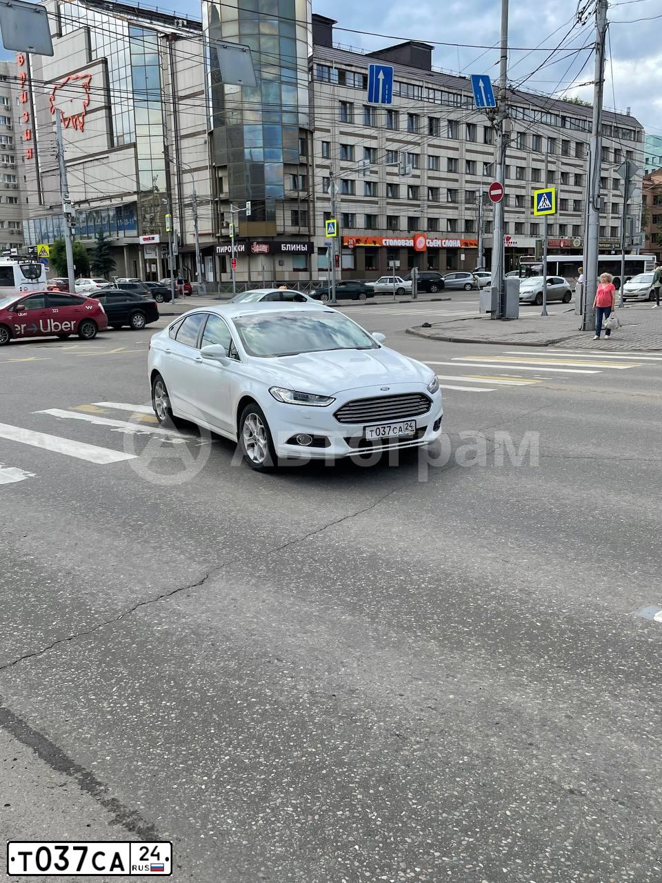 Фото автомобиля FORD MONDEO, 2017 — госномер М566ТЕ124. Цвет: Белый