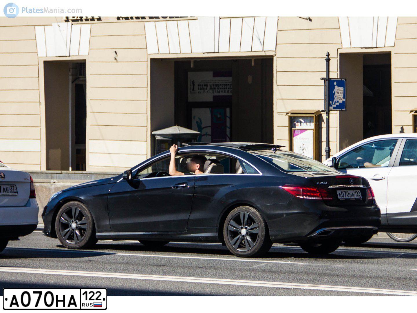 Фото автомобиля MERCEDES E-KLASSE, 2015 — госномер К784АТ122. Цвет: ЧЕРНЫЙ