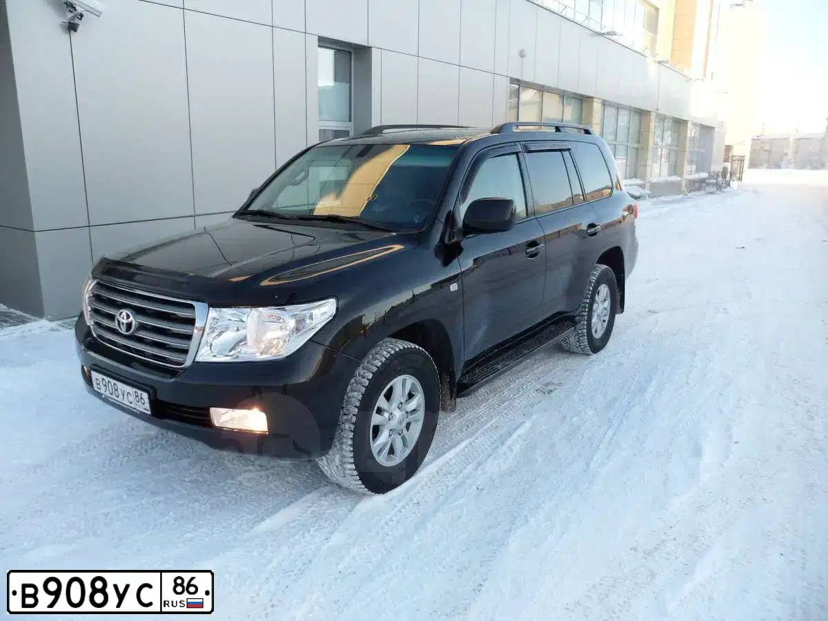 Фото автомобиля TOYOTA LANDCRUISER, 2017 — госномер В908УС86. Цвет: БЕЛЫЙ