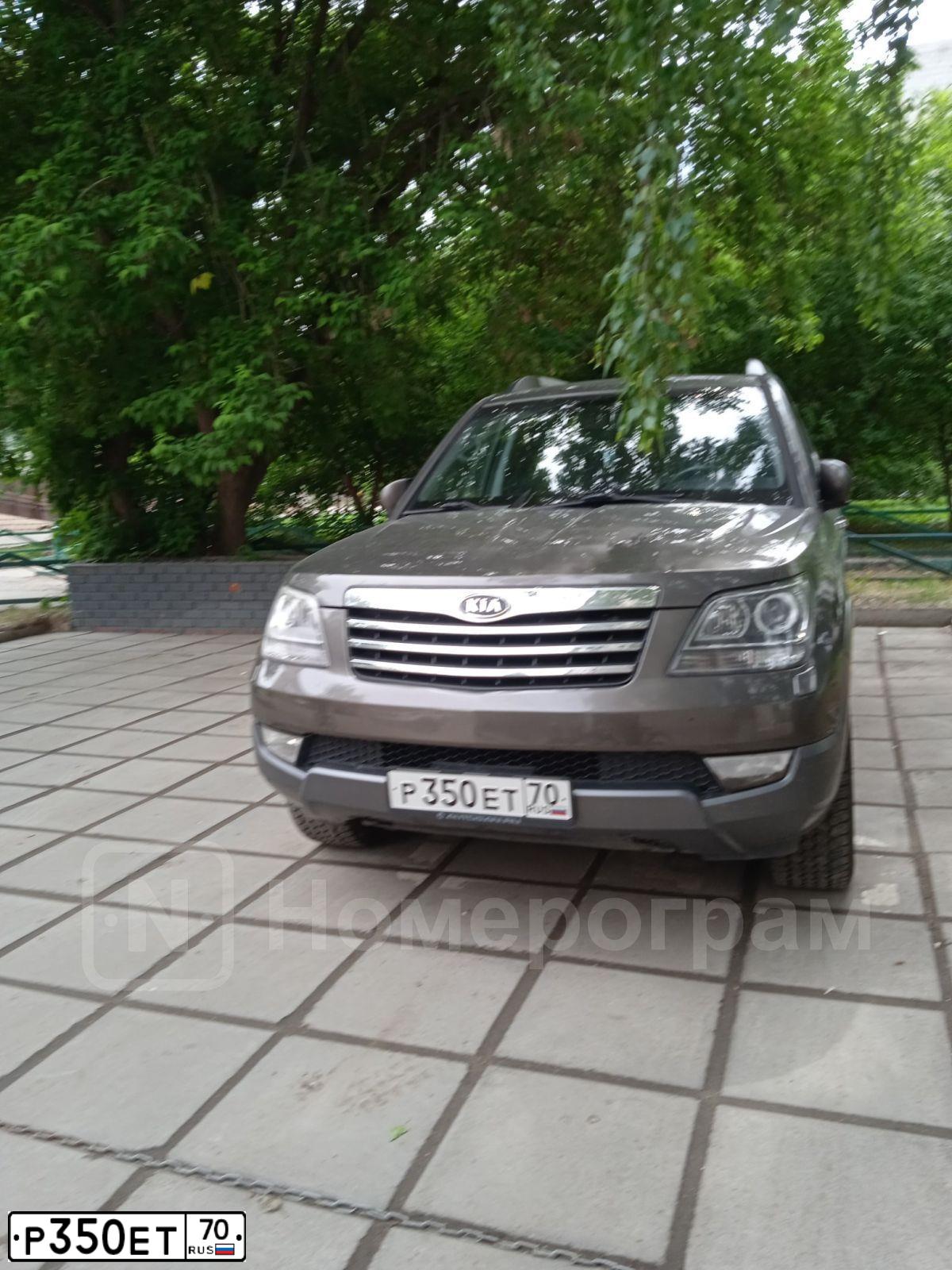 Фото автомобиля KIA MOHAVE / BORREGO, 2011 — госномер Р350ЕТ70. Цвет: БЕЖЕВЫЙ