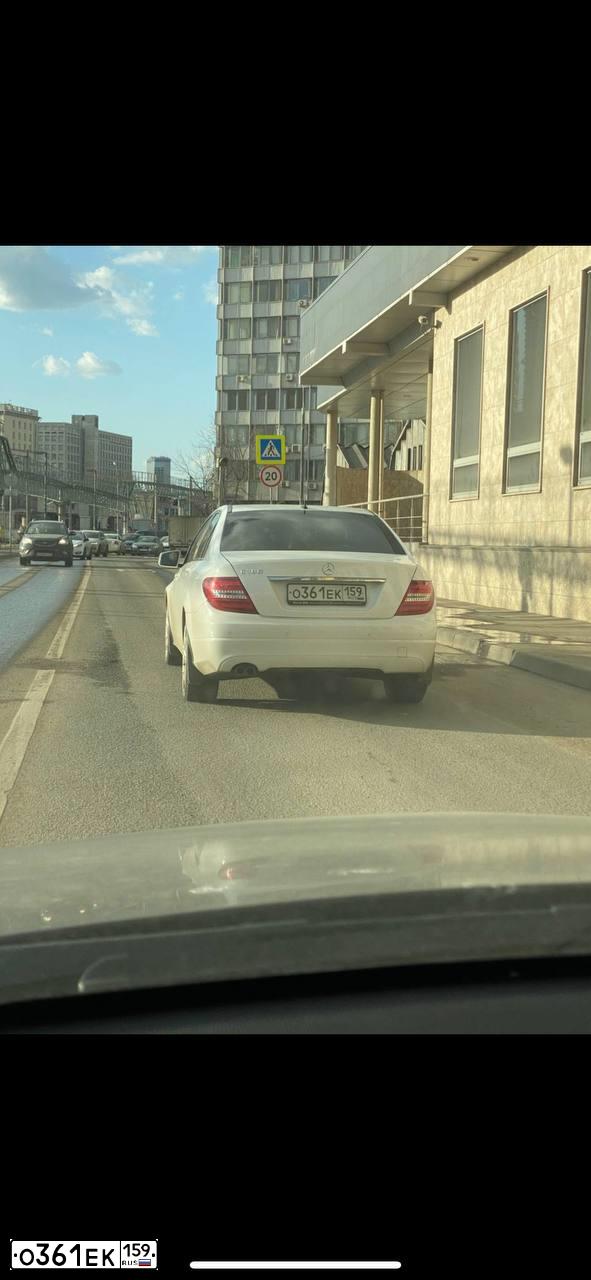Фото автомобиля MERCEDES C-KLASSE, 2013 — госномер Е007ЕО159. Цвет: БЕЛЫЙ