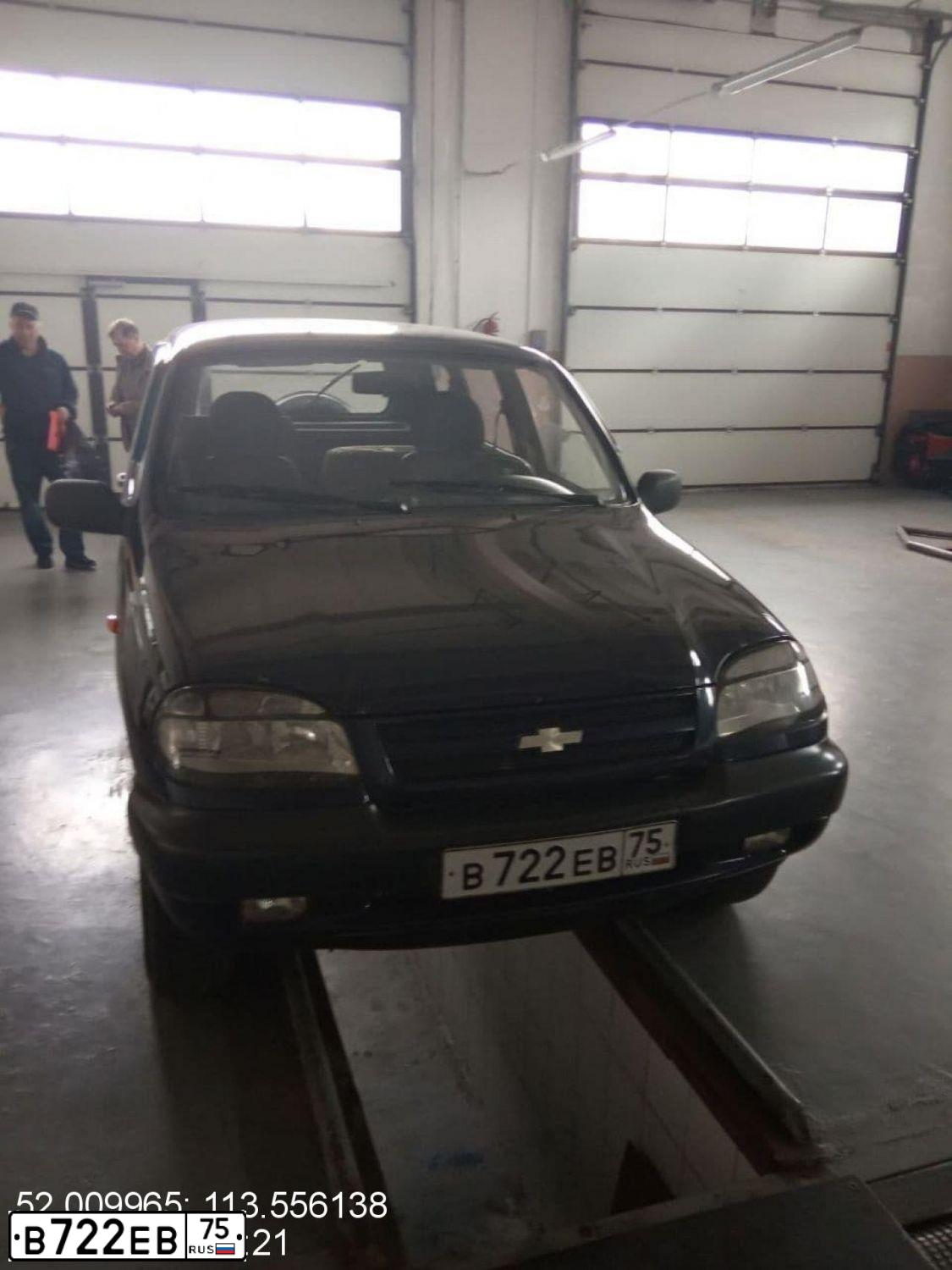Фото автомобиля CHEVROLET NIVA, 2005 — госномер Н300ВТ75. Цвет: синий