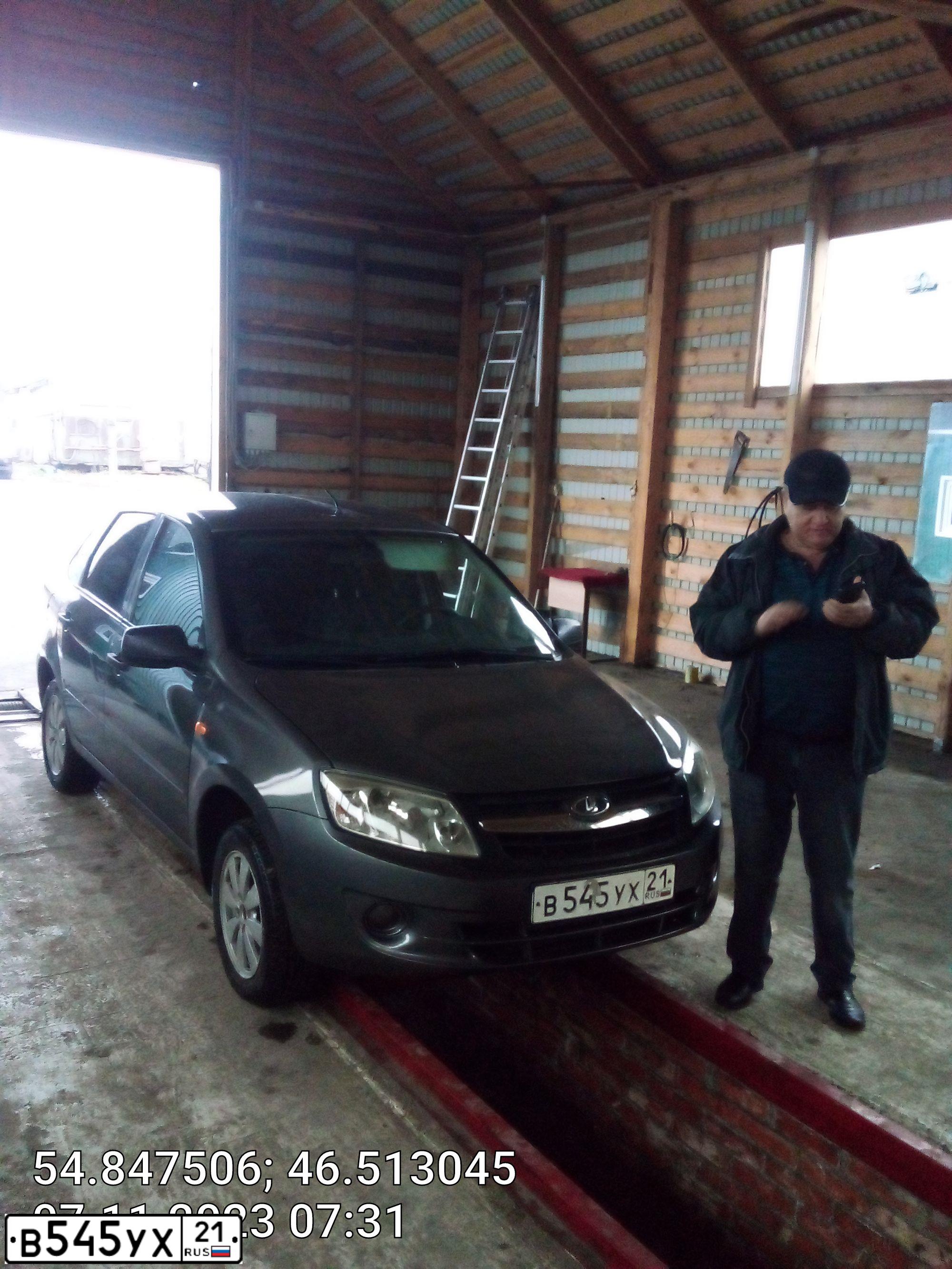 Фото автомобиля LADA 2190 GRANTA, 2013 — госномер В545УХ21. Цвет: СЕРЫЙ