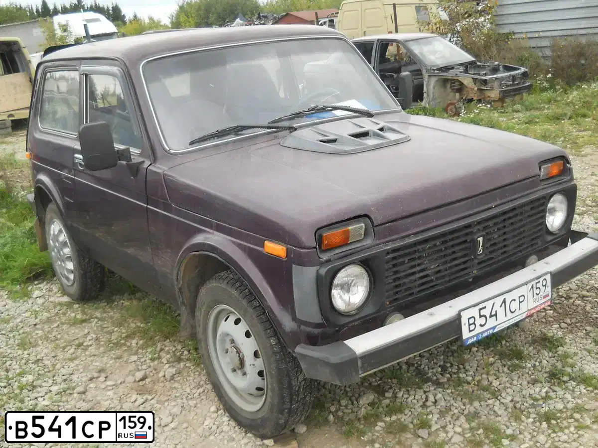 Фото автомобиля LADA NIVA, 2002 — госномер Р377НУ159. Цвет: ФИОЛЕТОВЫЙ