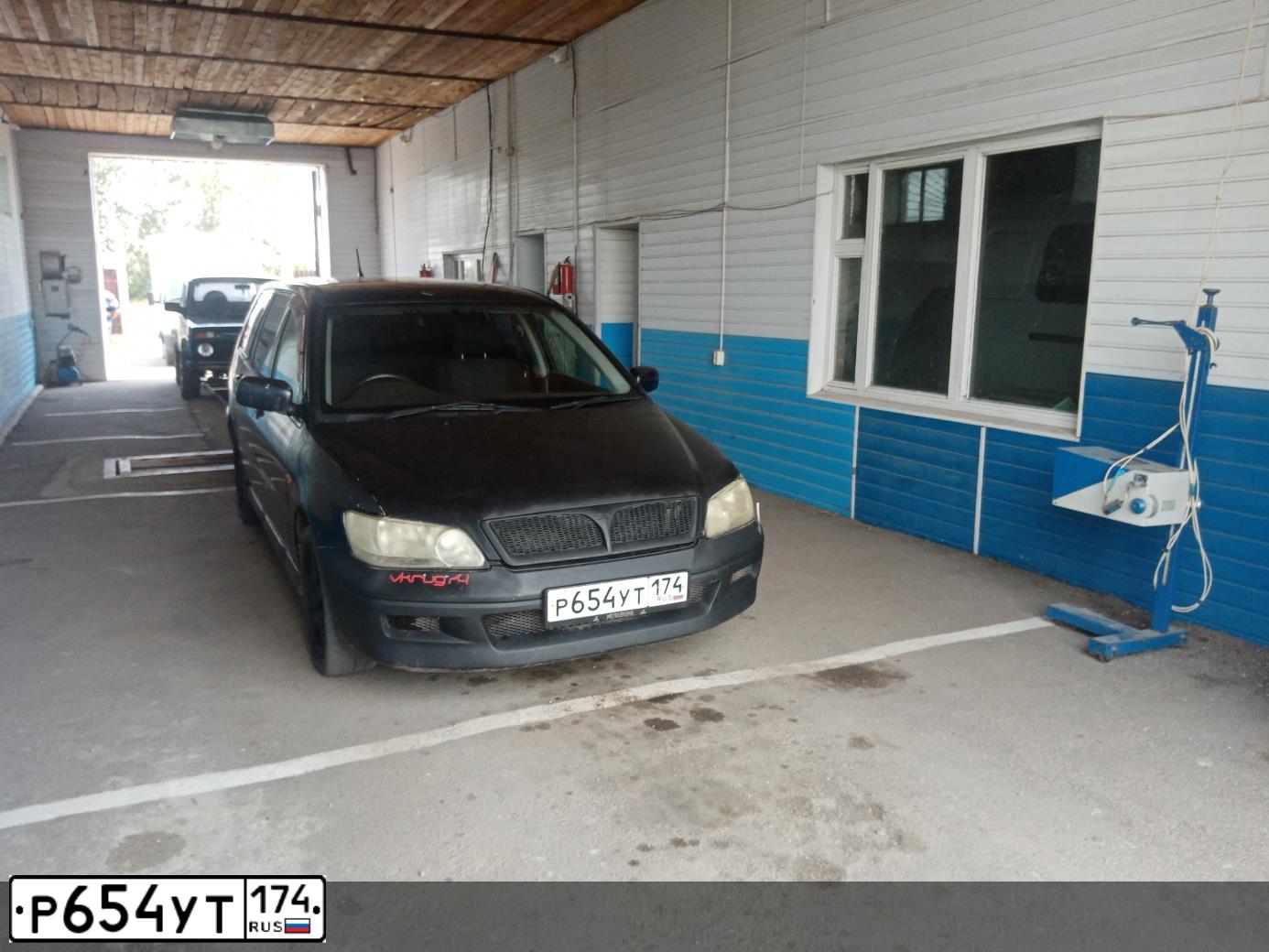 Фото автомобиля MITSUBISHI LANCER, 2001 — госномер О141ХВ774