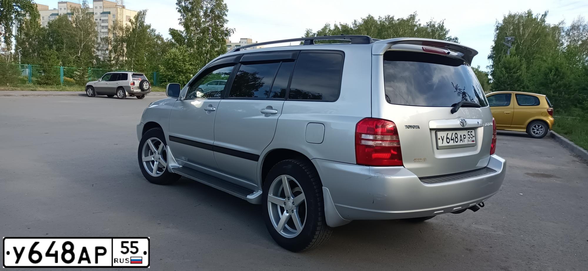 Фото автомобиля TOYOTA HIGHLANDER, 2003 — госномер У648АР55. Цвет: СЕРЕБРИСТЫЙ