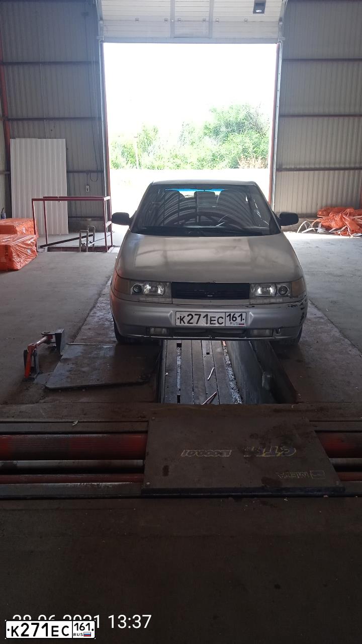 Фото автомобиля LADA 2112, 2006 — госномер К271ЕС161. Цвет: СЕРЫЙ СВЕТЛЫЙ