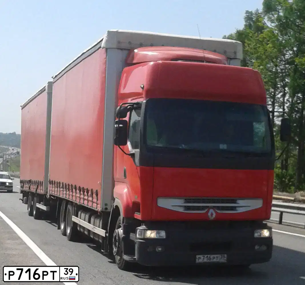 Фото автомобиля RENAULT PREMIUM, 2005 — госномер С415ТР39. Цвет: Красный