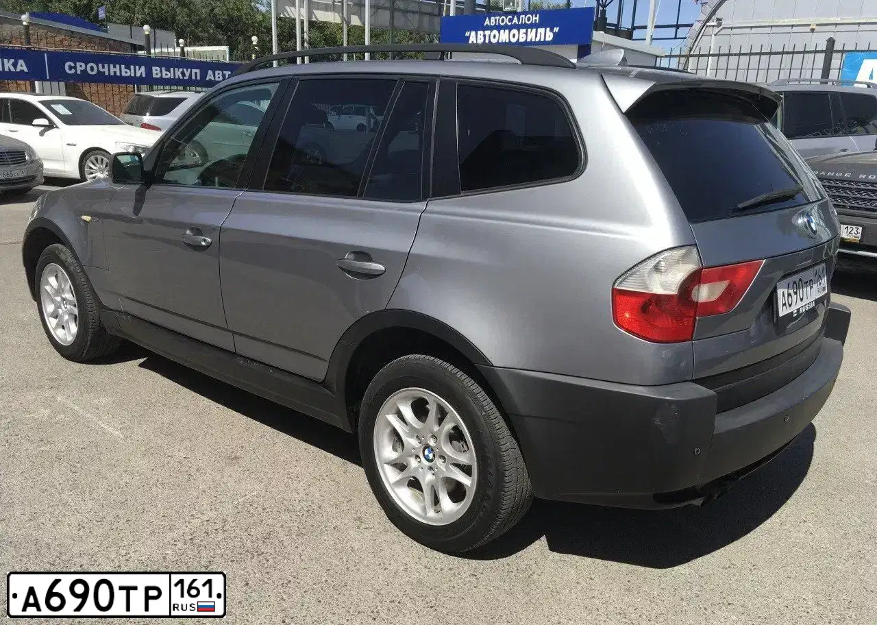 Фото автомобиля BMW X3, 2004 — госномер Т423АЕ31. Цвет: БЕЛЫЙ СЕРЫЙ