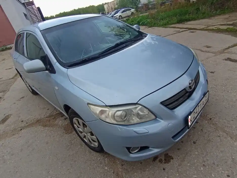 Фото автомобиля TOYOTA COROLLA, 2008 — госномер К247ТА21. Цвет: СВЕТЛО-ГОЛУБОЙ