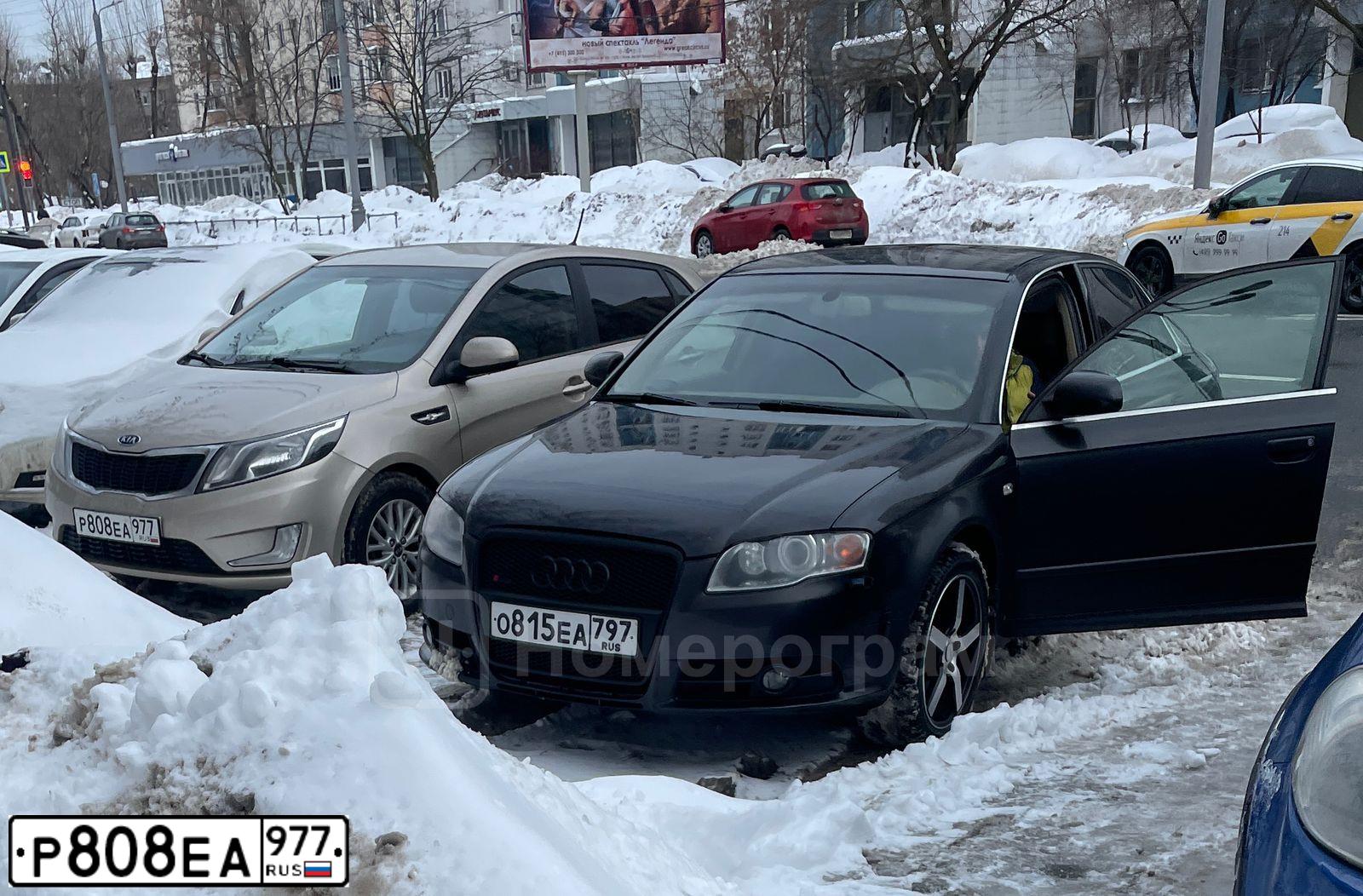Фото автомобиля KIA RIO, 2012 — госномер Р808ЕА977. Цвет: БЕЖЕВЫЙ