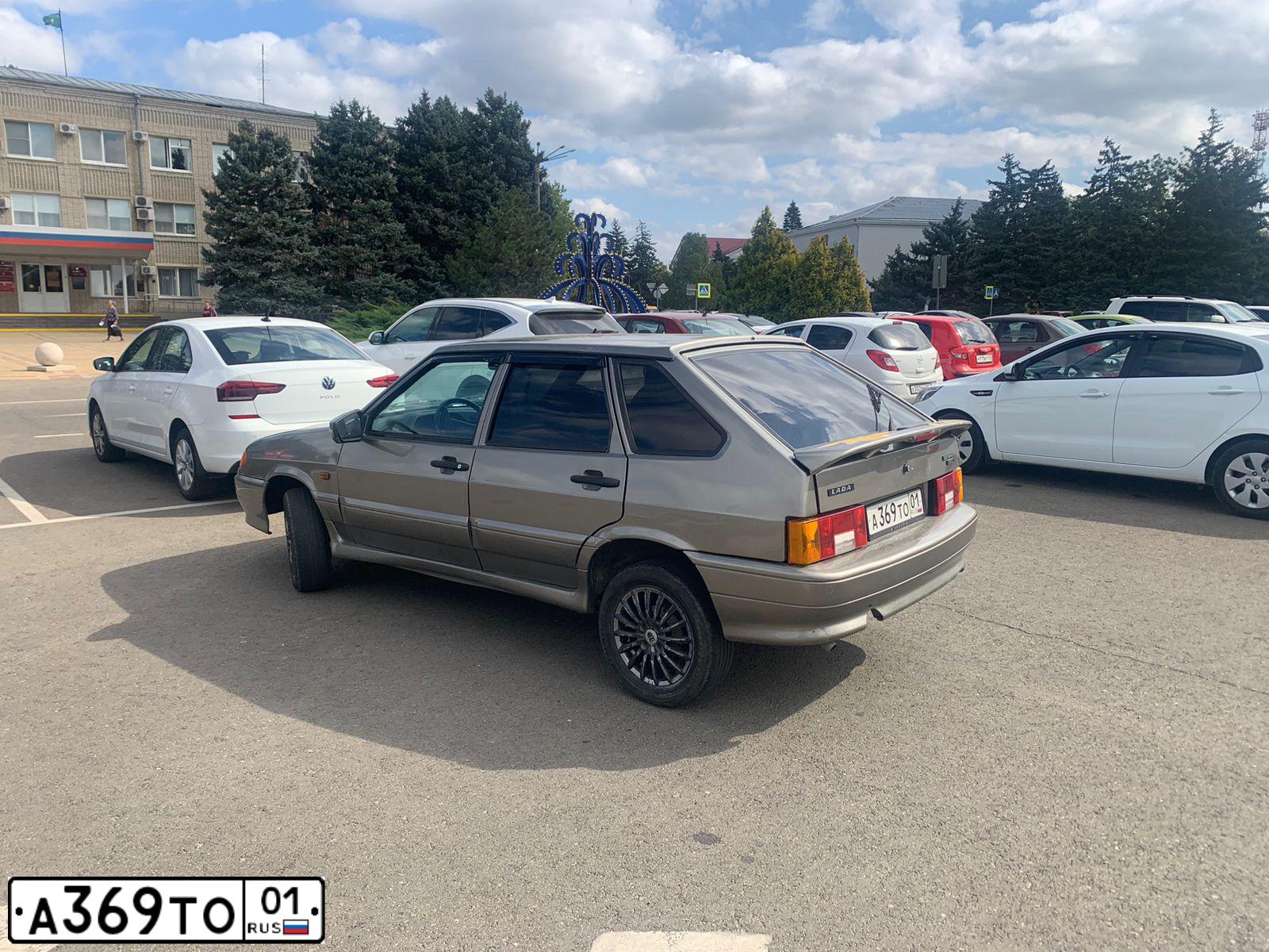 Фото автомобиля LADA 2114 SAMARA, 2004 — госномер А369ТО01. Цвет: МОЛОЧНО-БЕЛЫЙ СЕРЕБРИСТЫЙ