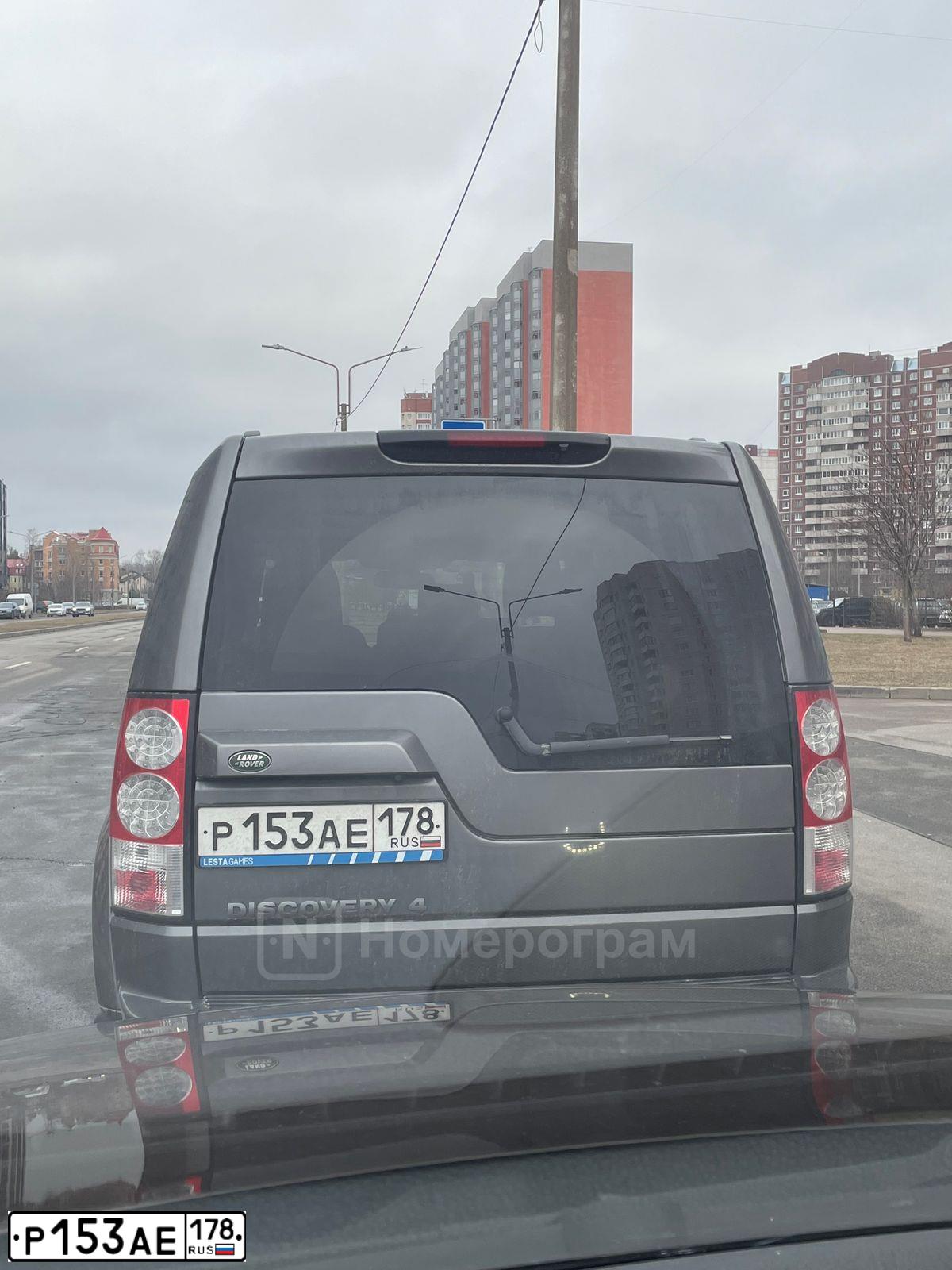 Фото автомобиля LANDROVER DISCOVERY, 2013 — госномер Р153АЕ178. Цвет: СЕРЫЙ