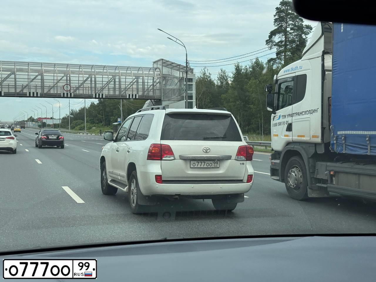 Фото автомобиля MERCEDES S-KLASSE, 1999 — госномер О777ОО99. Цвет: ЧЕРНЫЙ