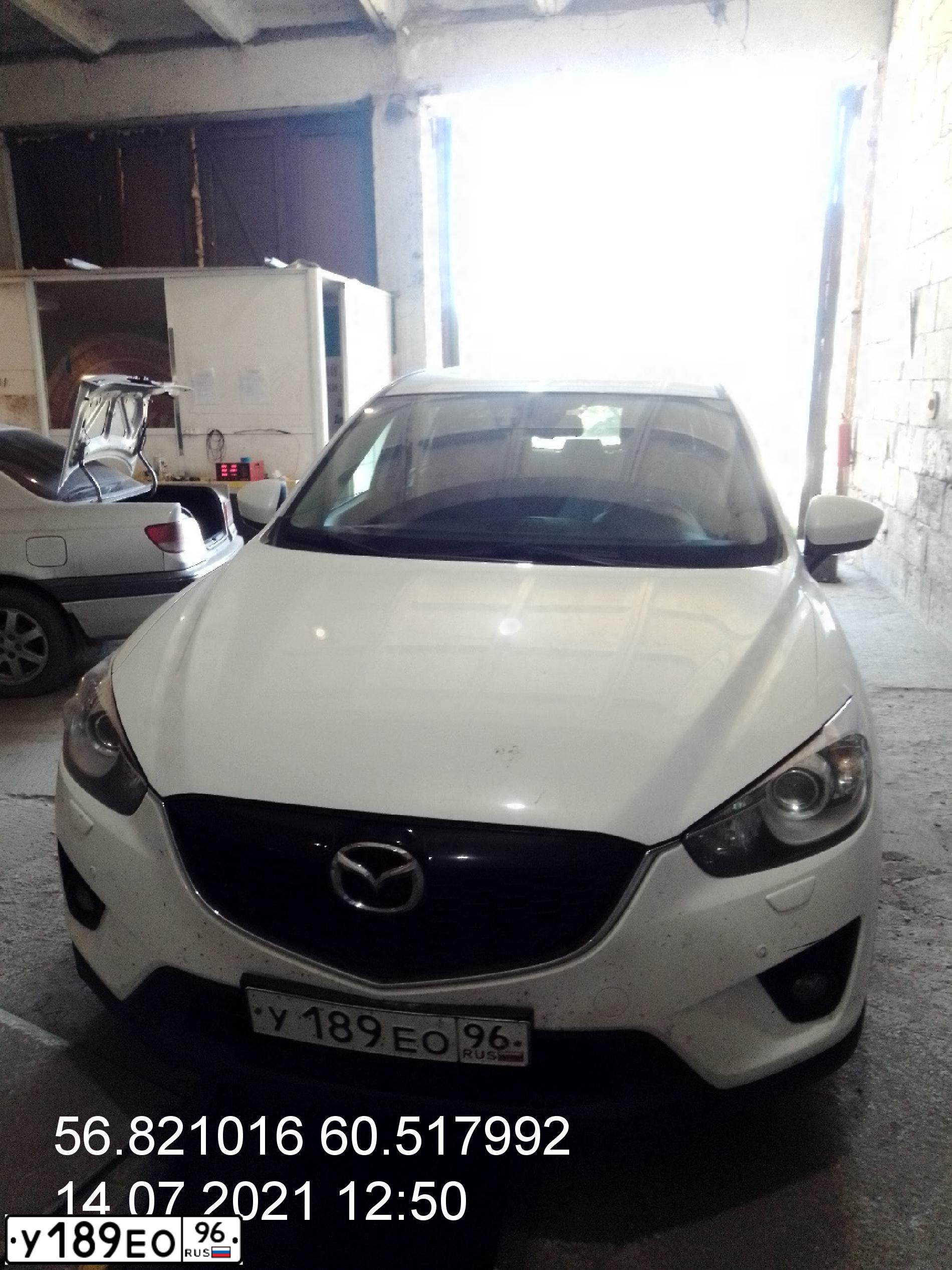 Фото автомобиля MAZDA CX-5, 2012 — госномер У189ЕО96. Цвет: БЕЛЫЙ