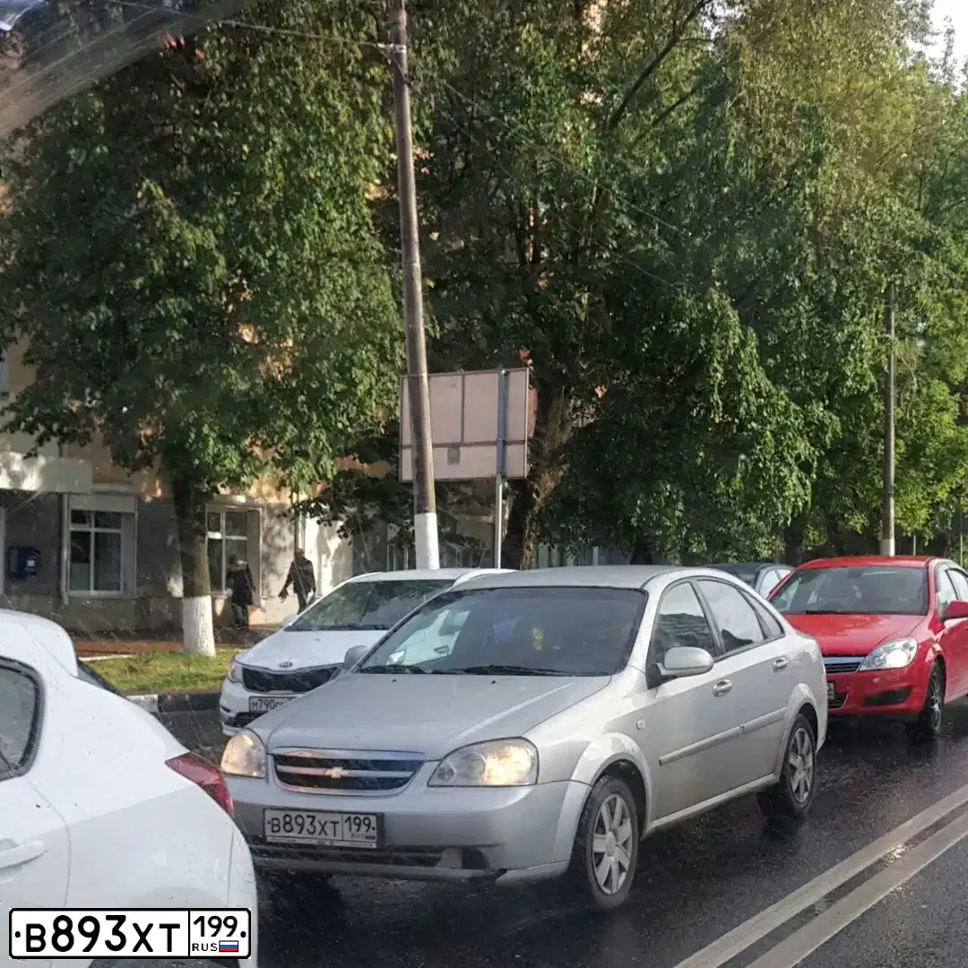 Фото автомобиля CHEVROLET LACETTI, 2006 — госномер В893ХТ199. Цвет: СЕРЫЙ