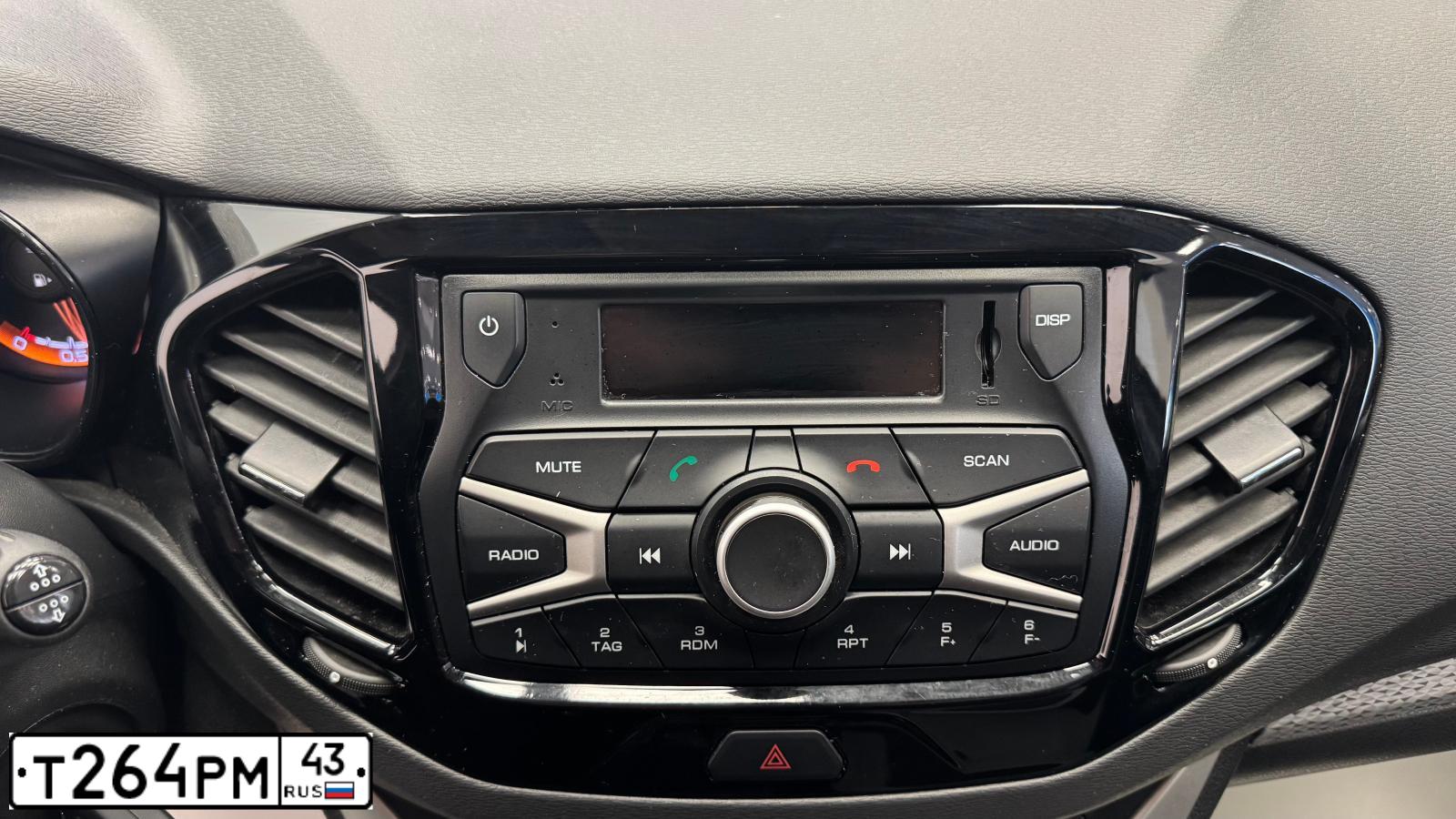 Фото автомобиля LADA VESTA, 2019 — госномер Т264РМ43. Цвет: Серый