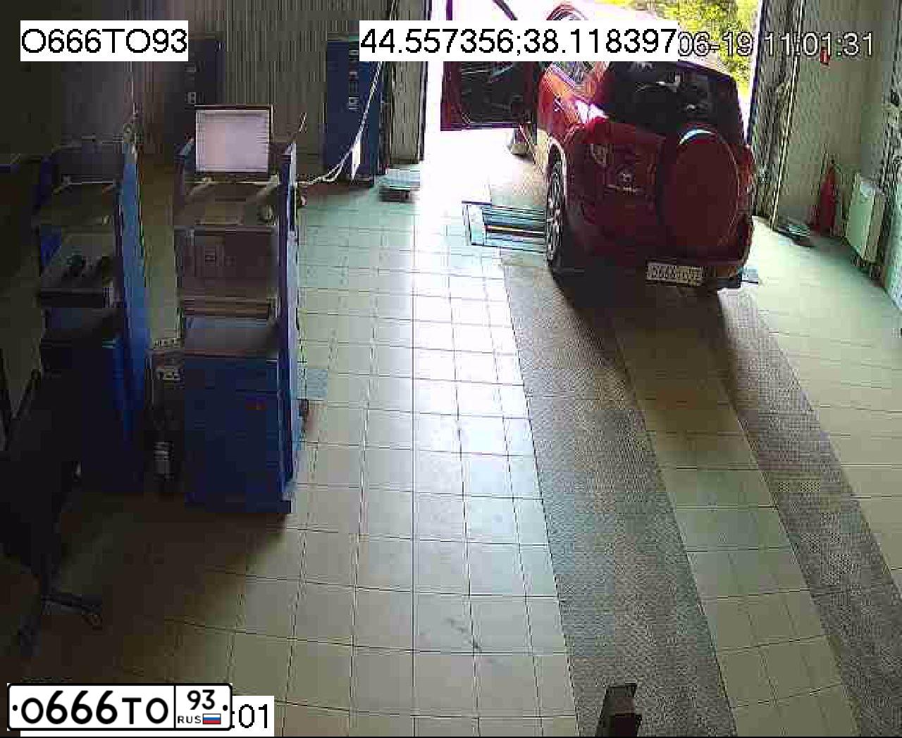 Фото автомобиля TOYOTA RAV4, 2007 — госномер О666ТО93. Цвет: Красный