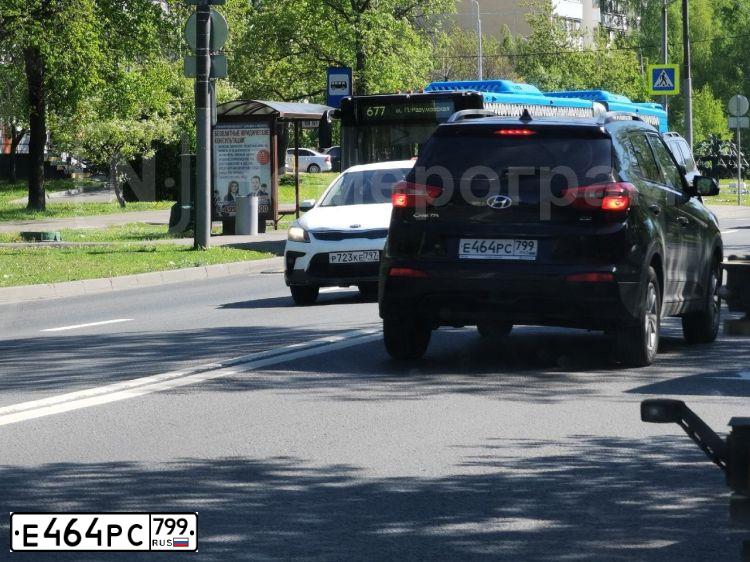 Фото автомобиля HYUNDAI CRETA, 2019 — госномер Е464РС799. Цвет: ЧЕРНЫЙ