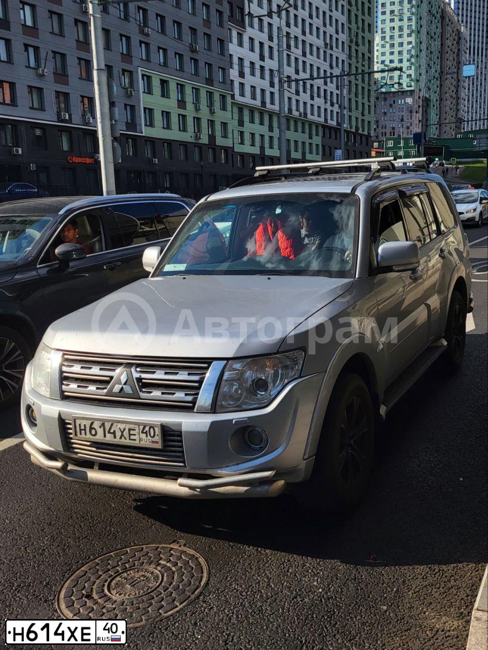 Фото автомобиля MITSUBISHI PAJERO, 2014 — госномер Н614ХЕ40. Цвет: СЕРЕБРИСТЫЙ