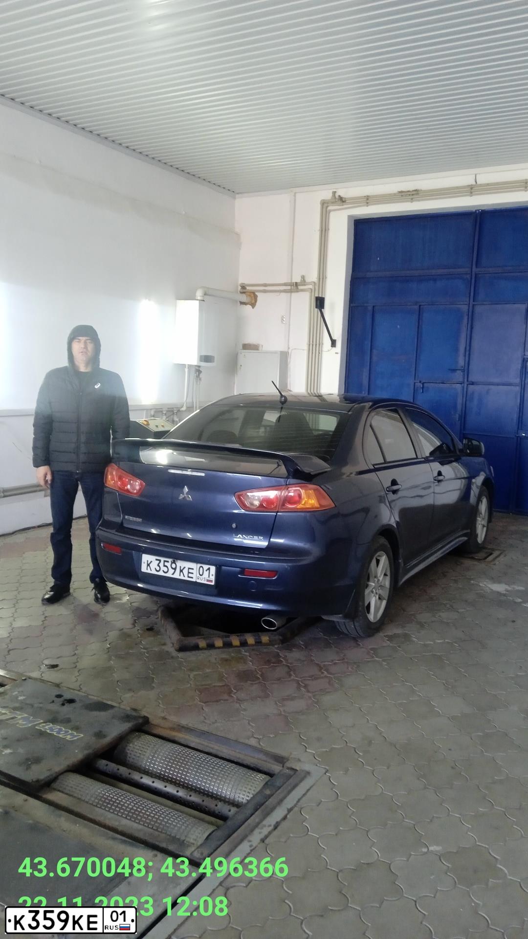Фото автомобиля MITSUBISHI LANCER, 2007 — госномер М111НН01. Цвет: СИНИЙ