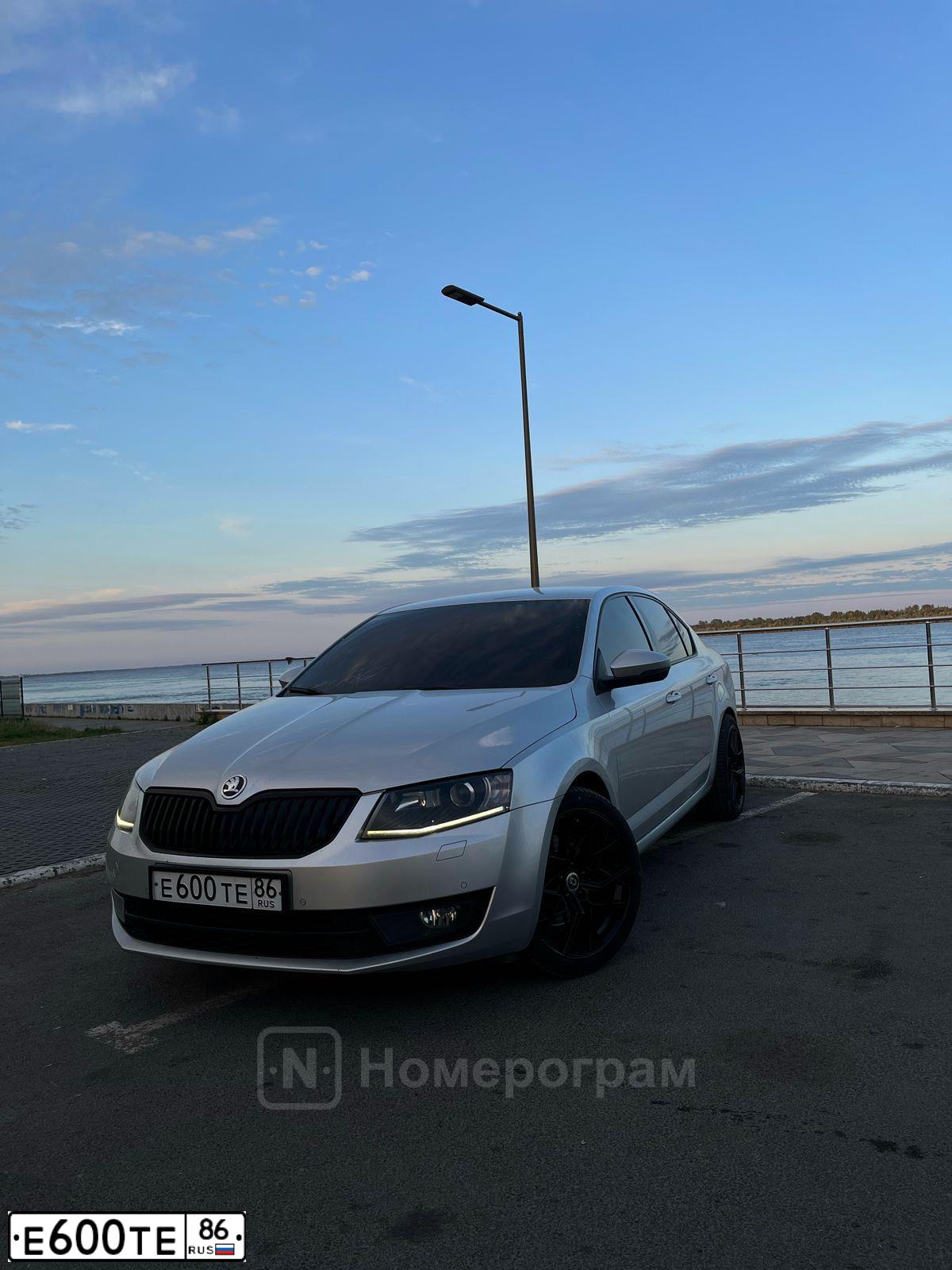 Фото автомобиля VOLKSWAGEN GOLF, 2008 — госномер Е600ТЕ86. Цвет: Красный