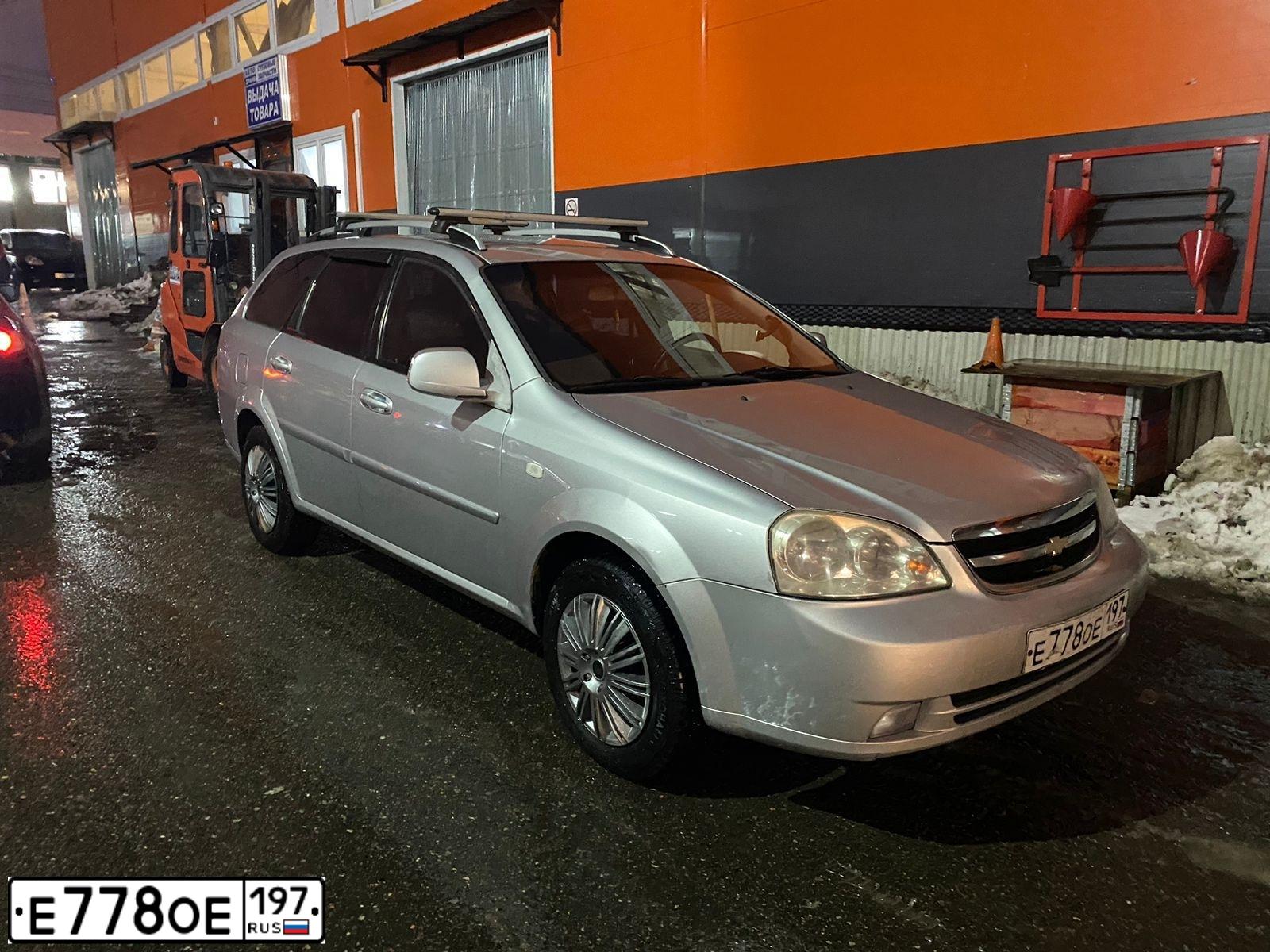 Фото автомобиля CHEVROLET LACETTI, 2011 — госномер Е778ОЕ197. Цвет: Серебристый