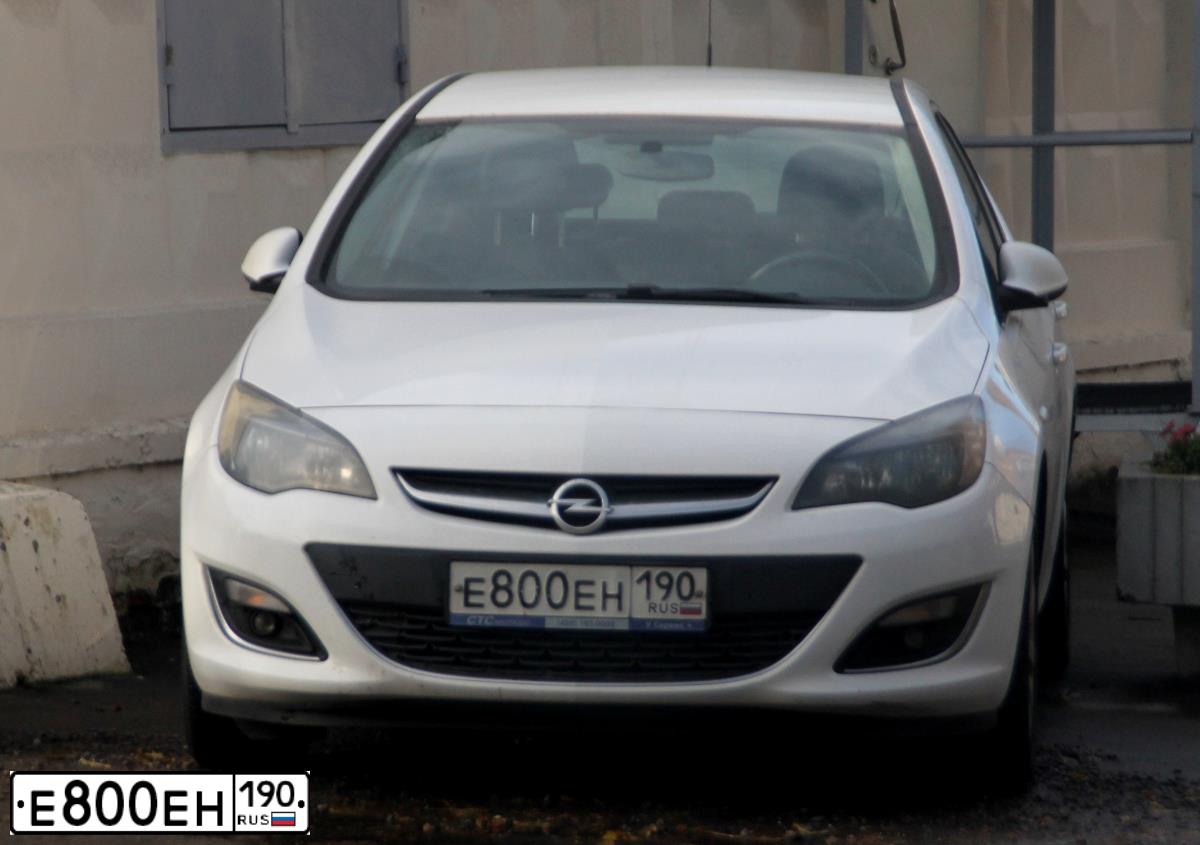 Фото автомобиля OPEL ASTRA, 2013 — госномер О565УМ69. Цвет: Белый